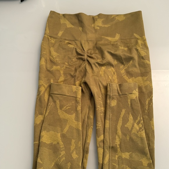 GymShark Seamless Camo Leggings size Small - Picture 5 of 6
